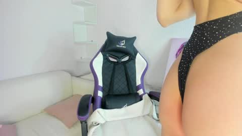 Ella online show from 04-03-26, 01:25