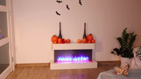 Ella online show from 10-26-25, 07:42