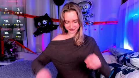 Snapshot of ellabloom chatting on 10-27-25, 03:49 Ella online show from 10-27-25, 03:49