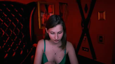 Ella online show from 10-05-25, 04:49