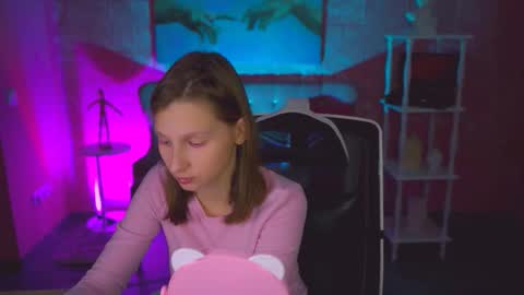 Ella online show from 11-11-25, 04:29