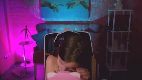 Ella online show from 11-19-25, 06:52