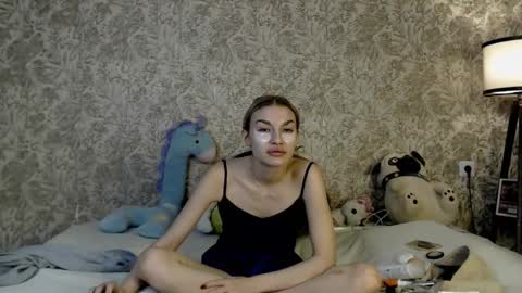 ellamilla online show from 11-06-25, 04:35