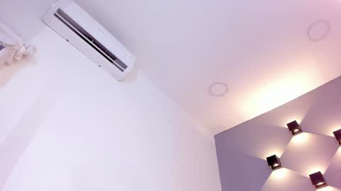 Ella online show from 02-06-25, 10:59