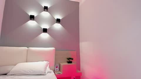 Ella online show from 02-13-25, 08:06