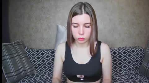 EllaNuar online show from 12-19-24, 02:01