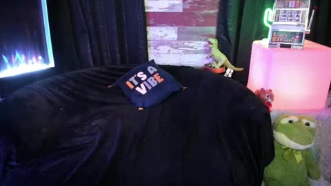 ELLE online show from 11-16-25, 08:25