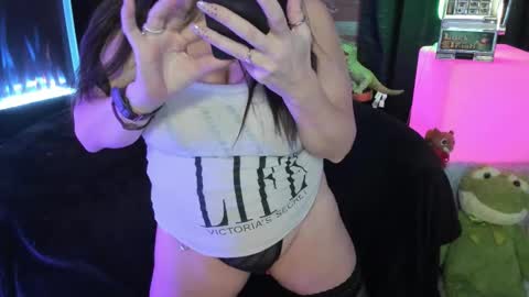 ELLE online show from 11-29-25, 08:28