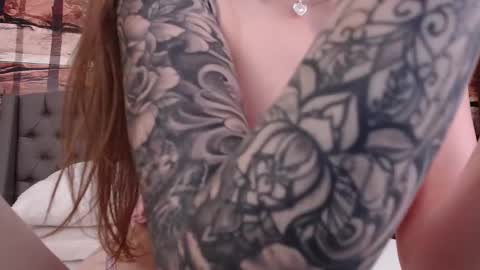 Elle online show from 09-22-25, 03:41