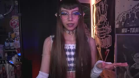 follow me on instagram .    online show from 12-01-25, 03:39