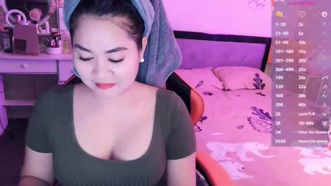 Snapshot of elleelle123 chatting on 09-29-25, 12:27 Ann online show from 09-29-25, 12:27