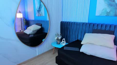 Ellie Taylor online show from 12-19-24, 06:34