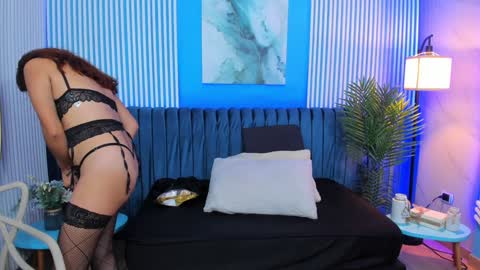 Ellie Taylor online show from 12-30-24, 03:03