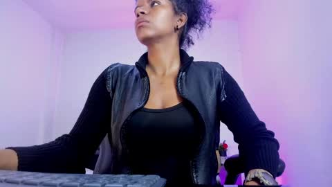  Ellie   online show from 10-13-25, 01:55