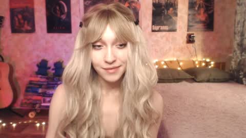 ellie_friendly online show from 01-10-25, 03:29
