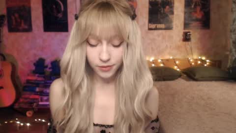 ellie_friendly online show from 01-26-25, 12:16