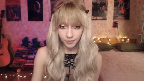 ellie_friendly online show from 01-27-25, 11:33