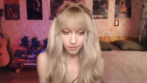 ellie_friendly online show from 02-17-25, 12:16