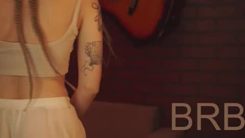 elliecutes online show from 02-11-25, 08:37