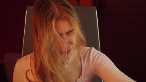 elliecutes online show from 03-09-25, 05:22