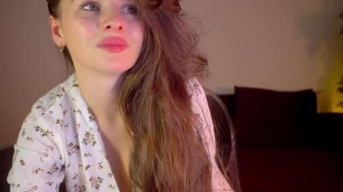 Snapshot of elliephant_ chatting on 12-14-24, 04:52 just Emily online show from 12-14-24, 04:52