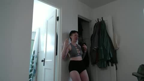 Ellie Rowyn online show from 04-10-26, 06:45