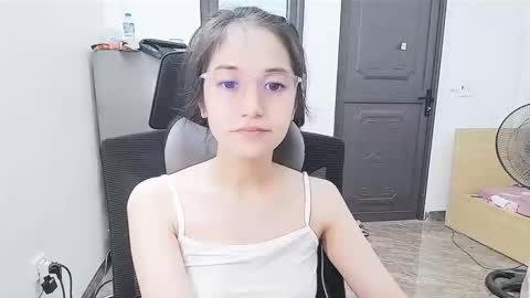 Snapshot of ellsa9x chatting on 10-15-25, 02:22 ellsa9x online show from 10-15-25, 02:22