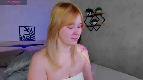 ellya_castro online show from 10-06-25, 12:08