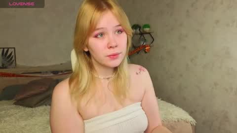 ellya_castro online show from 10-22-25, 12:33