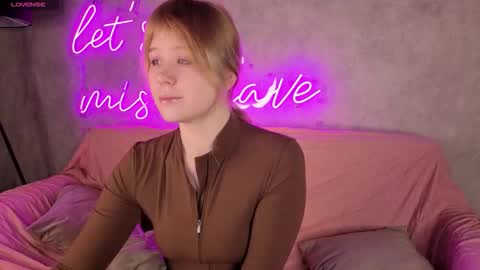 ellya_castro online show from 11-09-25, 12:09