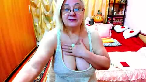 ellyhot53 online show from 10-05-25, 03:54