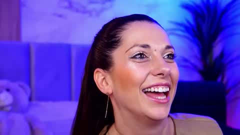 Elly online show from 10-26-25, 08:04