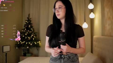 Snapshot of ellymury chatting on 12-17-25, 03:07 Elly online show from 12-17-25, 03:07