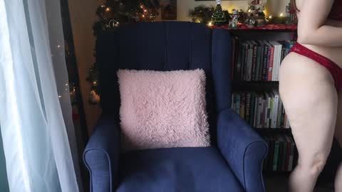 Snapshot of ellynaomi chatting on 12-15-24, 04:26 Elly Naomi online show from 12-15-24, 04:26