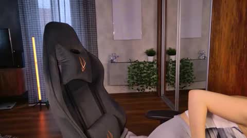 Elly online show from 11-04-25, 03:05