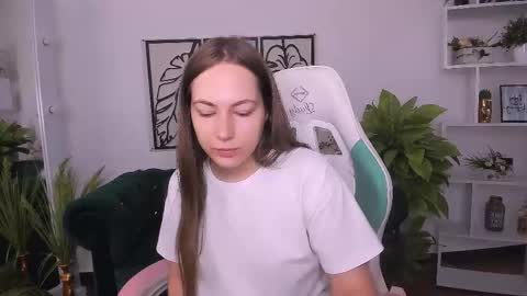 Snapshot of elma_lily chatting on 09-15-25, 06:02 elma_lily online show from 09-15-25, 06:02