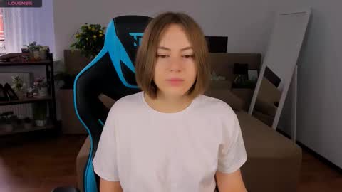 Snapshot of elma_lily chatting on 10-27-25, 06:28 elma_lily online show from 10-27-25, 06:28