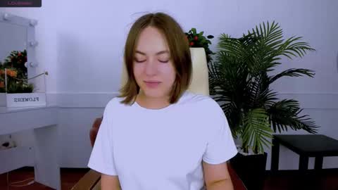 Snapshot of elma_lily chatting on 11-14-25, 07:18 elma_lily online show from 11-14-25, 07:18