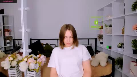 Snapshot of elma_lily chatting on 11-28-25, 07:22 elma_lily online show from 11-28-25, 07:22