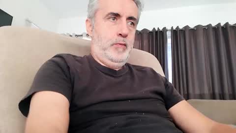 Snapshot of elmejorfvb2 chatting on 11-11-25, 04:18 fer online show from 11-11-25, 04:18