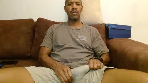 My name is Elmore. Please say hello I like to chat with you. If you have requests or dirty talk please use tip online show from 03-04-25, 03:11