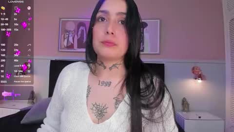 Elodie  online show from 12-21-25, 12:45