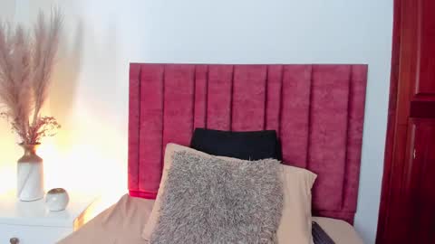 EloiseQuinn online show from 10-07-25, 01:30