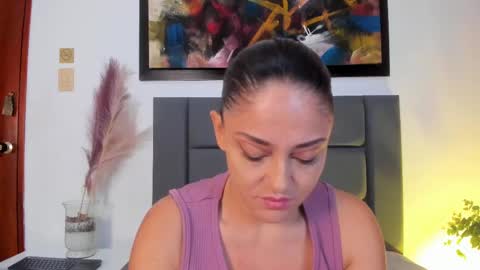 EloiseQuinn online show from 10-15-25, 01:00