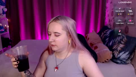 Ela give me a thumbs up if you like it  and this is important for the development of the account online show from 12-17-24, 08:10