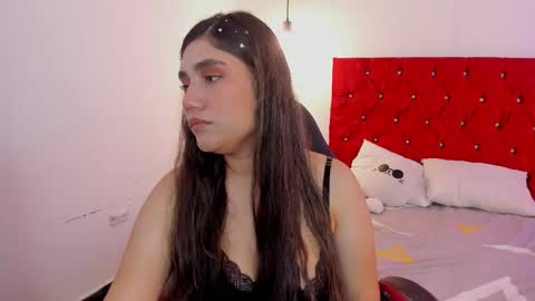 Snapshot of elsa69dreams chatting on 02-26-26, 01:21 Elsa online show from 02-26-26, 01:21