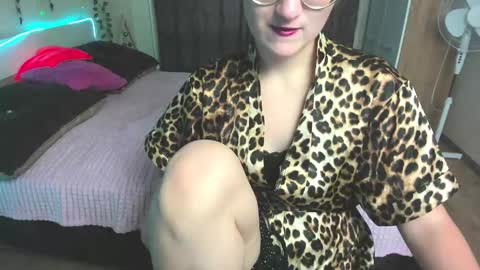 Snapshot of elsa_hot_here chatting on 12-16-24, 03:19 Elsa online show from 12-16-24, 03:19