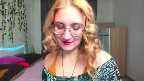 Snapshot of elsa_hot_here chatting on 12-20-24, 03:47 Elsa online show from 12-20-24, 03:47
