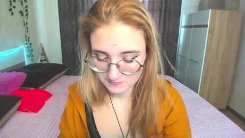 Snapshot of elsa_hot_here chatting on 12-25-24, 07:03 Elsa online show from 12-25-24, 07:03