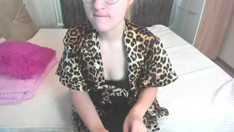 Snapshot of elsa_hot_here chatting on 01-28-25, 06:27 Elsa online show from 01-28-25, 06:27